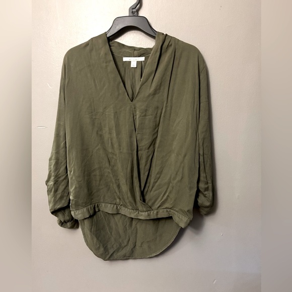 Mi Ami shirt - army green long sleeve surplice top with high/low cut NWT - Picture 1 of 6
